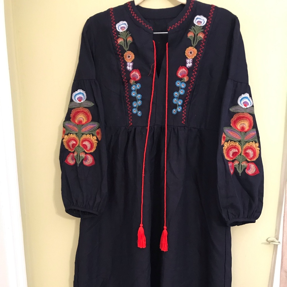 Bell sleeve embroidered dress
